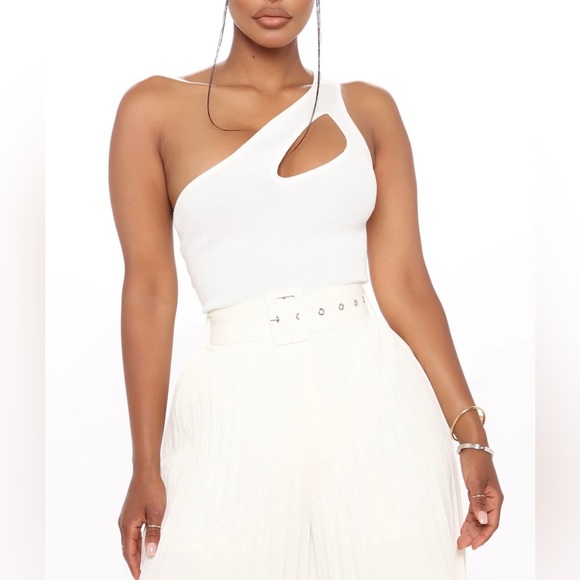 Carlie One Shoulder Bodysuit - Picture 2 of 10